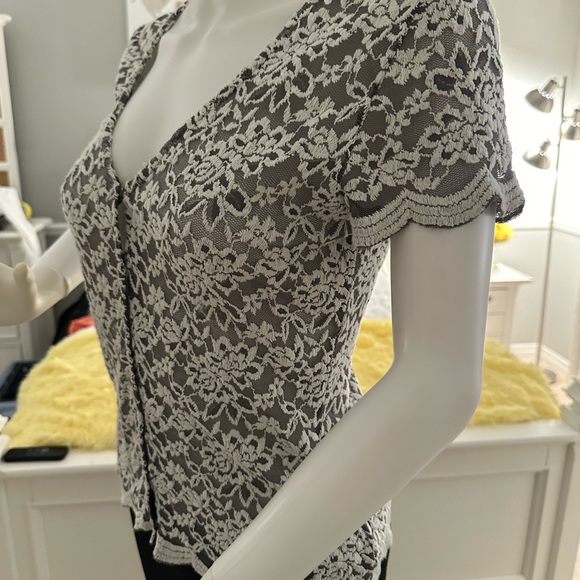 Gray & white lace snap up top size M- Kimchi Blue - Indonesia. - Picture 6 of 8